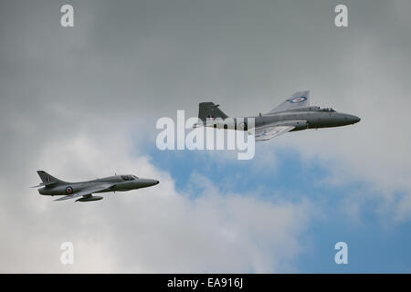 Cosford, UK - 8. Juni 2014: English Electric Canberra und Hawker Hunter T7, Anzeige bei der RAF Cosford Luft-Geschwader Stockfoto