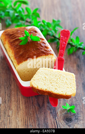 Brot Kuchen mit Käse und Knoblauch Stockfoto