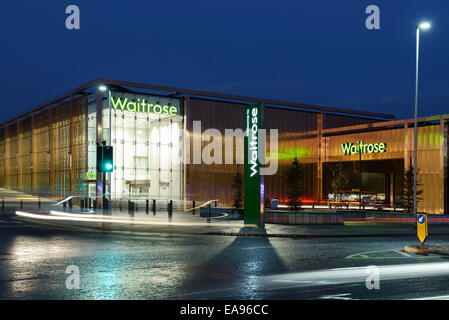 Der Haupteingang in den Waitrose-Supermarkt in Chester UK Stockfoto