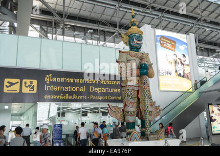 Riesig, Guardian, Statue, Yak, Suvarnabhumi, International, Flughafen, Bangkok, Thailand, schützt, Passagiere über Terminal Stockfoto