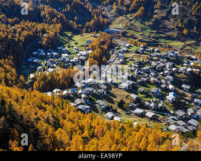 herbstliche Berglandschaft in der Nähe von Zermatt in der Schweiz Stockfoto