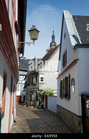 Gepflasterte Stein Straße in der Altstadt im Zentrum Eltville Rheinhessen Deutschland Stockfoto