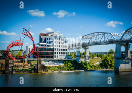 'Ghost Ballett "Skulptur vor dem Brückenbau, einem einzigartigen Veranstaltungsort in der Nähe der Shelby Street Bridge auf dem Cumberland River in Nashville, TN Stockfoto