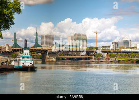 Stadtbild von Portland, Oregon an einem bewölkten Tag Stockfoto