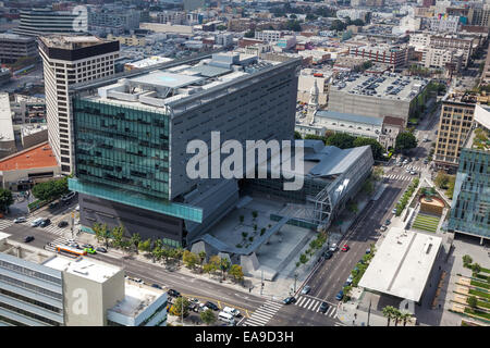 LOS ANGELES - APRIL 22: Caltrans Bezirk 7-Hauptquartier am 22. April 2014 in Los Angeles, Kalifornien. Es dient die Zertifizierungsstelle Stockfoto