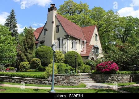 Tudor Revival Haus, Waldgärten Hills, Queens, New York Stockfoto