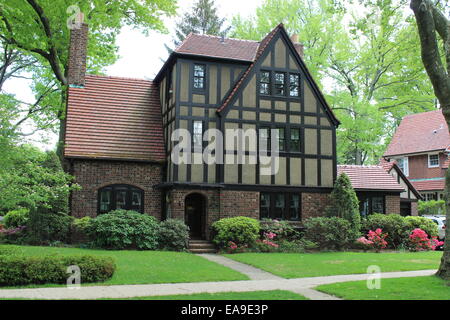 Tudor Revival Haus, Waldgärten Hills, Queens, New York Stockfoto