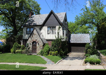 Tudor Revival Haus, Jamaica Estates, Queens, New York Stockfoto