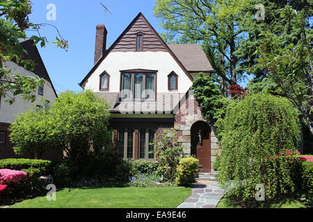 Tudor Revival Haus, Jamaica Estates, Queens, New York Stockfoto