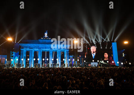 Berlin, Deutschland. 9. November 2014. Ein fest zum 25. Jubiläum von dem Fall der Berliner Mauer vor dem Brandenburger Tor in Berlin, Deutschland, 9. November 2014. Bildnachweis: Zhang Fan/Xinhua/Alamy Live-Nachrichten Stockfoto