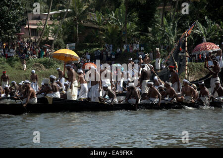 Aranmula Vallamkali (Aranmula Snake Boat Race) Festival, das während Onam im Südwesten indischen Bundesstaat Kerala. Stockfoto