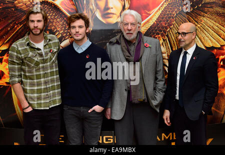 Liam Hemsworth, Josh Hutcherson, Donald Sutherland, Stanley Tucci bei einem Foto rufen Sie für The Hunger Games Mockingjay Teil 1. Stockfoto