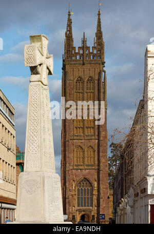 Die Burmesen Denkmal, Jellalabad Gedenkkreuz und Ansicht Hammet Straße an der Kirche St Mary Magdalene Taunton Stockfoto