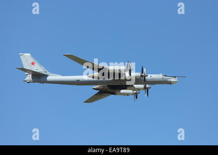 Russische viermotoriges Turboprop-powered strategischer Bomber TU-95 MS Stockfoto