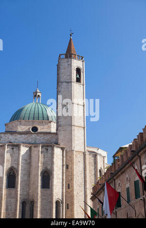 Kirche des Heiligen Franziskus in Piazza del Popolo, Ascoli Piceno, Le Marche, Italien Stockfoto