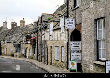 Die historischen Weststraße bei Corfe Castle, Dorset, England, UK. Stockfoto