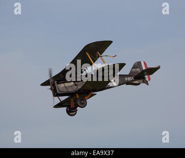 Royal Aircraft Factory S.E.5 Doppeldecker-Jagdflugzeug des ersten Weltkrieges fliegen im Oktober 2014 restauriert Stockfoto