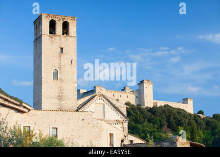 Kirche San Ponziano und Rocca Albornoziana, Spoleto, Umbria, Italien Stockfoto