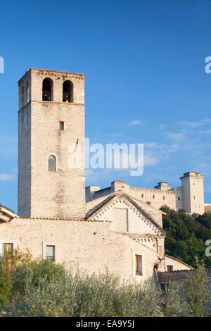 Kirche San Ponziano und Rocca Albornoziana, Spoleto, Umbria, Italien Stockfoto