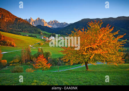 Herbst in den europäischen Alpen. Stockfoto