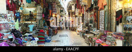 Touristen und Einheimische an Jerusalem Altmarkt Stockfoto