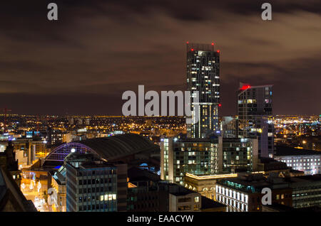 Manchester in der Nacht einschließlich Beetham Tower und Manchester Central Stockfoto