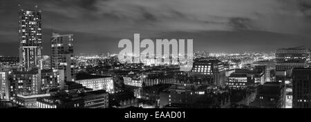 Manchester in der Nacht einschließlich Beetham Tower und Manchester Central Stockfoto