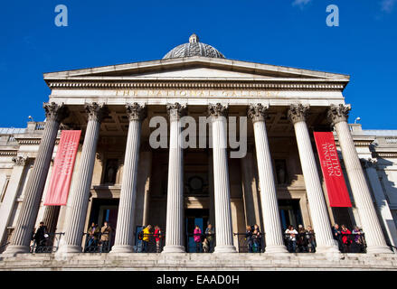 LONDON, UK - 4. Oktober 2014: Die Fassade der National Gallery in London am 4. Oktober 2014. Stockfoto