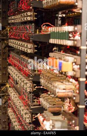 Neuerstellung der Turing-Bombe in Bletchley Park, verwendet, um WWII deutsche Enigma-Maschine-Verschlüsselte Geheimbotschaften entschlüsseln Stockfoto