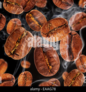 Kaffeebohnen in Rauch, fliegen auf schwarzem Hintergrund isoliert Stockfoto