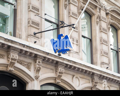 Blauer Adler-Symbol bei 38 Lombard Street, City of London, England Stockfoto