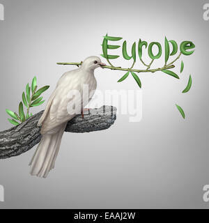 Europa-Konflikt und diplomatische Krisenkonzept als eine weiße Taube mit einem Olivenzweig mit den Blättern geformt als Text als Hoffnung und Risiko Symbol für Frieden und eine friedliche ausgehandelte Lösung für die östliche und westliche europäische Sicherheit. Stockfoto