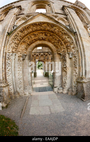 Die gewölbten Norman Eingang zu der zerstörten Lady Chapel der Abtei von Glastonbury in Somerset Stockfoto