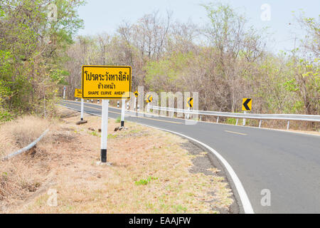 Amüsante englische Rechtschreibung Fehler auf einem Straßenschild in Thailand Stockfoto
