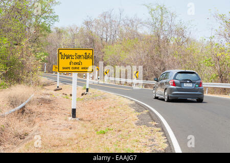 Amüsante englische Rechtschreibung Fehler auf einem Straßenschild in Thailand Stockfoto
