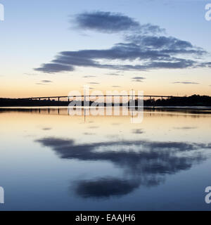 Morgendämmerung am der Erskine Bridge Stockfoto