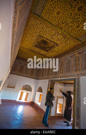 Vertikale Innenansicht eines Raumes im Kasbah Taourirt in Ouarzazate. Stockfoto