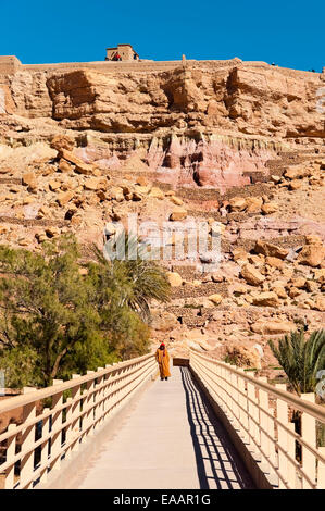 Vertikale Ansicht über die Brücke bei Ait Benhaddou. Stockfoto