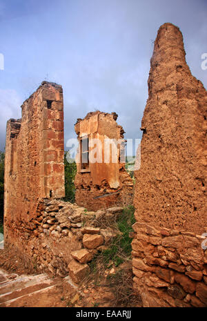 Verlassene, zerstörten Haus im "Geisterdorf" des "alten" Persaina, Gemeinde des antiken Olympia, Ilia, Peloponnes, Griechenland. Stockfoto