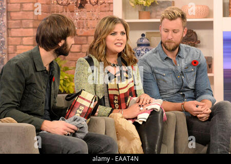 Toronto, Kanada. 10. November 2014. Country-Musik-Band Lady Antebellum (Dave Haywood, Charles Kelley, Hillary Scott) erscheint auf CTV es The Marilyn Denis Show, ihr letzte Album "747" zu fördern. Bildnachweis: EXImages/Alamy Live-Nachrichten Stockfoto