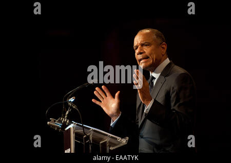 Manhattan, New York, USA. 10. November 2014. Eingezogenes KENNETH CHENAULT, Chairman und CEO, American Express spricht als Crain es NewYork Crain Hall des Ruhmes Luncheon, Cipriani 42nd Street, Montag, 10. November 2014 Gastgeber. Bildnachweis: Bryan Smith/ZUMA Draht/Alamy Live-Nachrichten Stockfoto