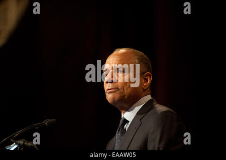 Manhattan, New York, USA. 10. November 2014. Eingezogenes KENNETH CHENAULT, Chairman und CEO, American Express spricht als Crain es NewYork Crain Hall des Ruhmes Luncheon, Cipriani 42nd Street, Montag, 10. November 2014 Gastgeber. Bildnachweis: Bryan Smith/ZUMA Draht/Alamy Live-Nachrichten Stockfoto