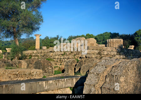 Der Tempel des Zeus einen antiken dorischen griechischen Tempel in Olympia, Ilia (Elis), Peloponnes, Griechenland. Stockfoto