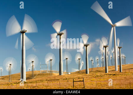 Bestandteil der Tehachapi Pass Wind farm, das erste groß angelegte Wind Farmgebiet entwickelt in den USA, California, USA. Stockfoto