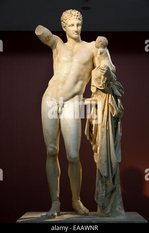 Hermes von Praxiteles, ewiges Symbol der klassischen Schönheit im archäologischen Museum des antiken Olympia, Ilia, Griechenland. Stockfoto