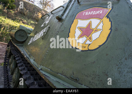 ISU-152 Tank vor Militärmuseum (The Rock) im ehemaligen sowjetischen unterirdischen Bunker, Korostenj Stadt Zhytomyr Oblast, Ukraine Stockfoto