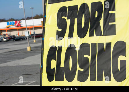 Kmart Ladengeschäft mit einem Banner "Speichern schließen Sale" in Baltimore, Maryland am 9. November 2014. Sears Holdings, Inc., die palästinensische Autonomiebehörde Stockfoto