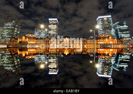 Tokyo Station Reflexion Leuchten Stockfoto