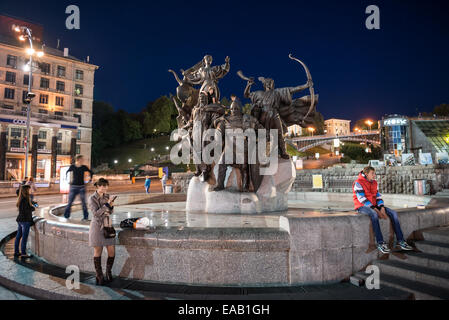 Denkmal für Gründer von Kiew am Maidan Nezalezhnosti (Unabhängigkeitsplatz) in Kiew, Ukraine Stockfoto