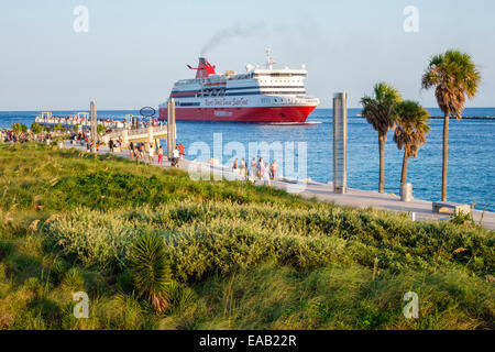 Miami Beach, Florida, South Pointe Park Pier, Atlantischer Ozean, Regierungsschnitt, Wasser, Dünengras, natürlich, Turtellichttürme, FL140823045 Stockfoto